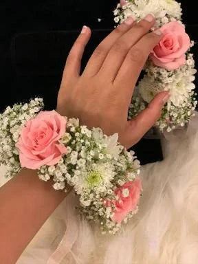 Elegant Pink Rose & Baby’s Breath Floral Gajara Set