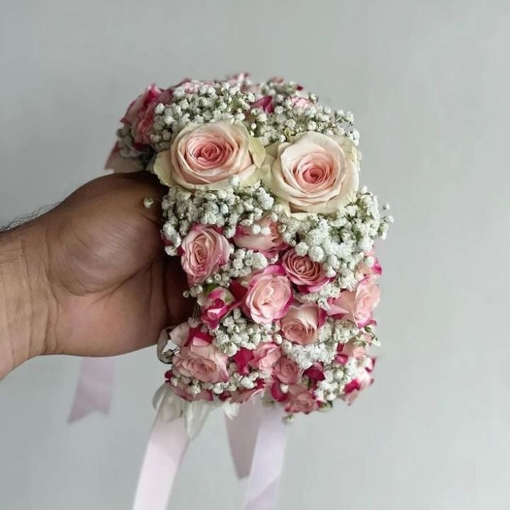 Pink Roses With Baby’sbreath Gajry