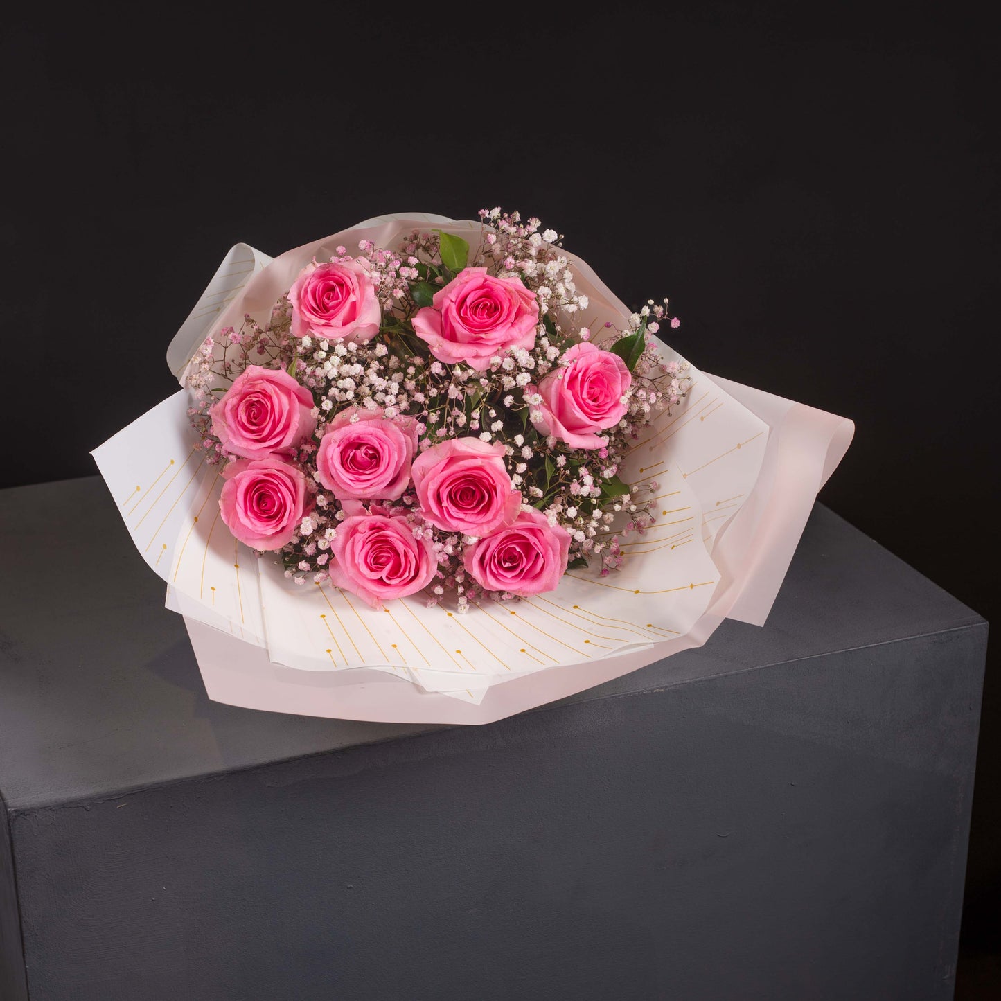 Elegant Pink Rose Bouquet with Baby’s Breath