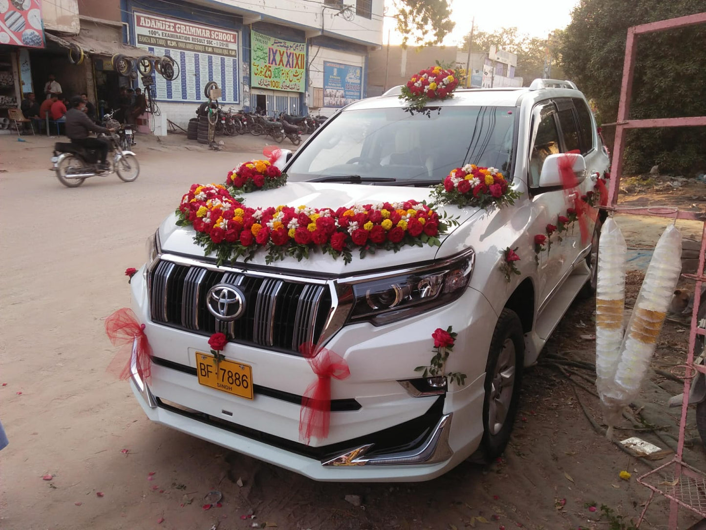 Premium White SUV Wedding Car Decoration with Red & Yellow Roses