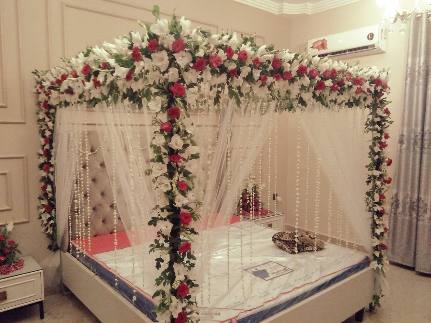 Elegant White and Red Floral Canopy Bed Decoration