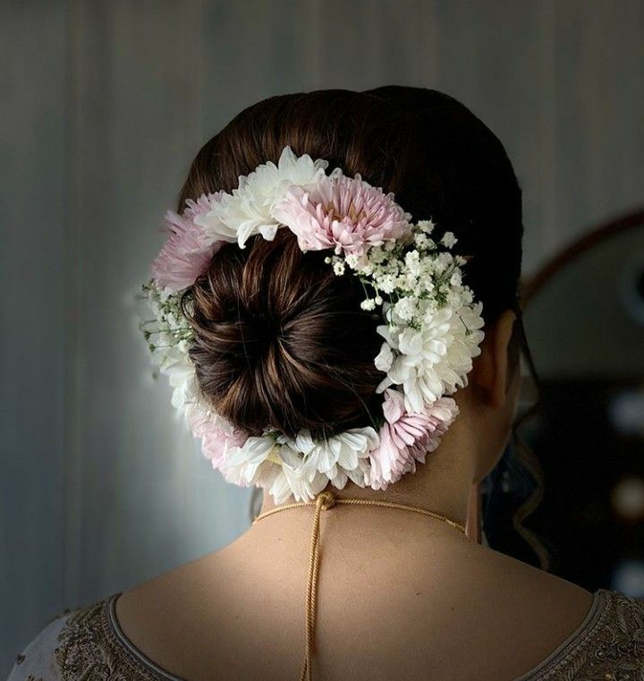 White & Pink Chrysanthemum Hair Gajra with Baby’s Breath