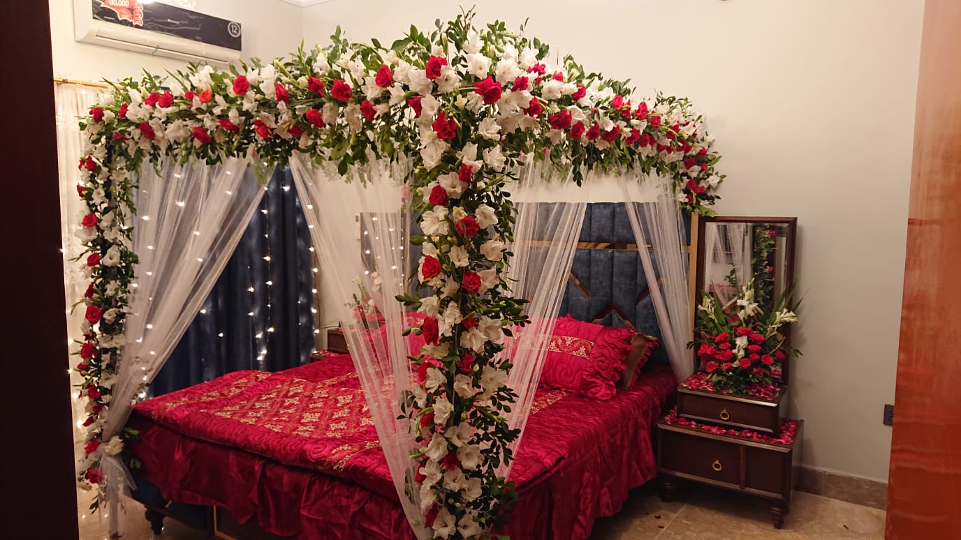 Royal Red & White Floral Canopy Bed Decoration