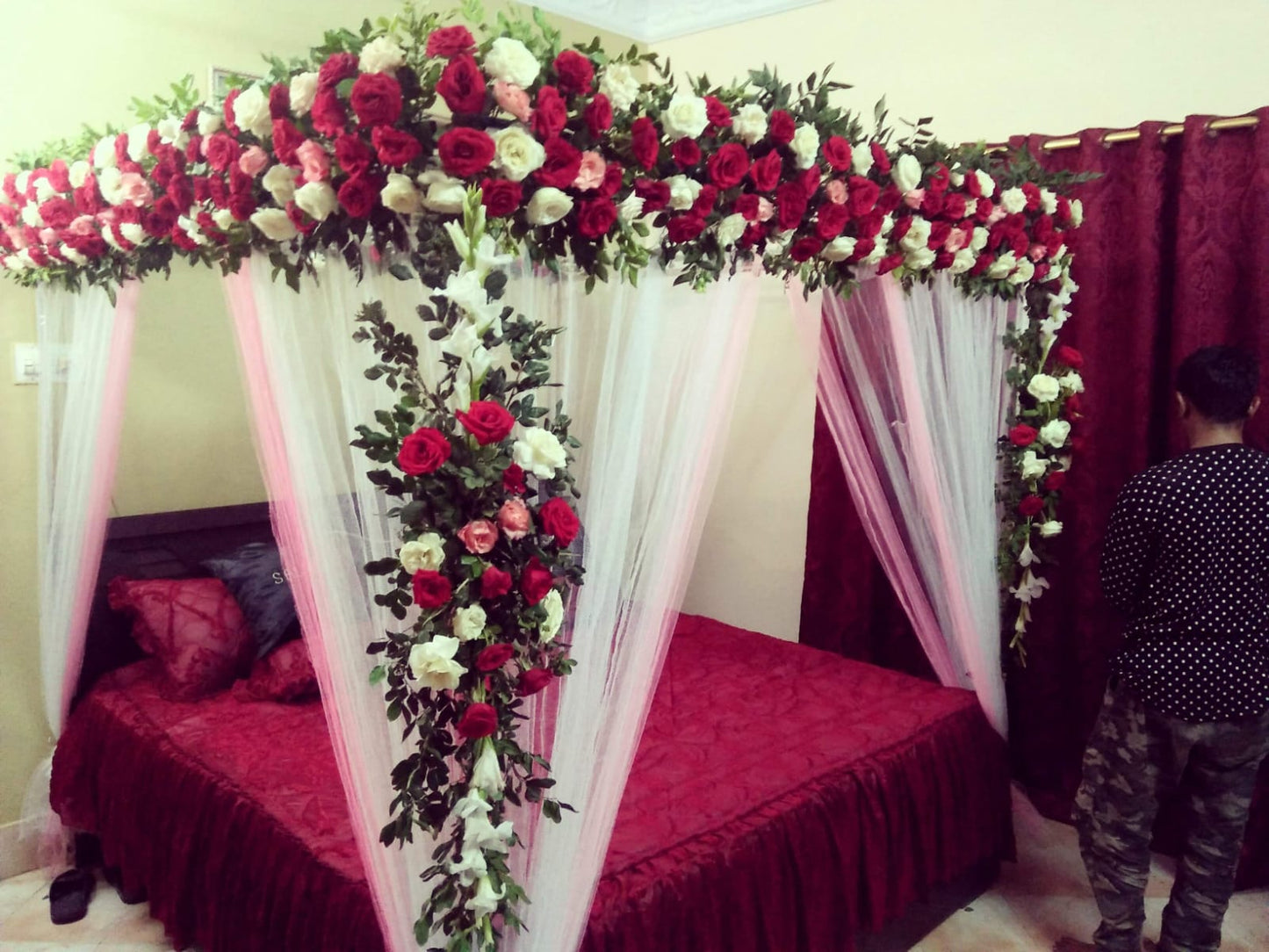 Luxurious Red and White Rose Canopy Bed Decoration