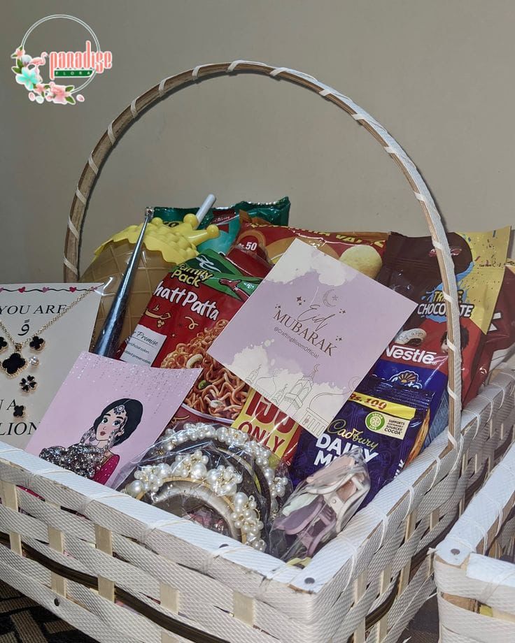 Customize Eid Special Gift Basket for Her – Girls Snack & Accessories