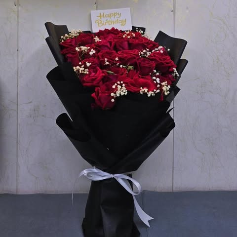 Red Rose Bouquet with Baby’s Breath – Black Wrap
