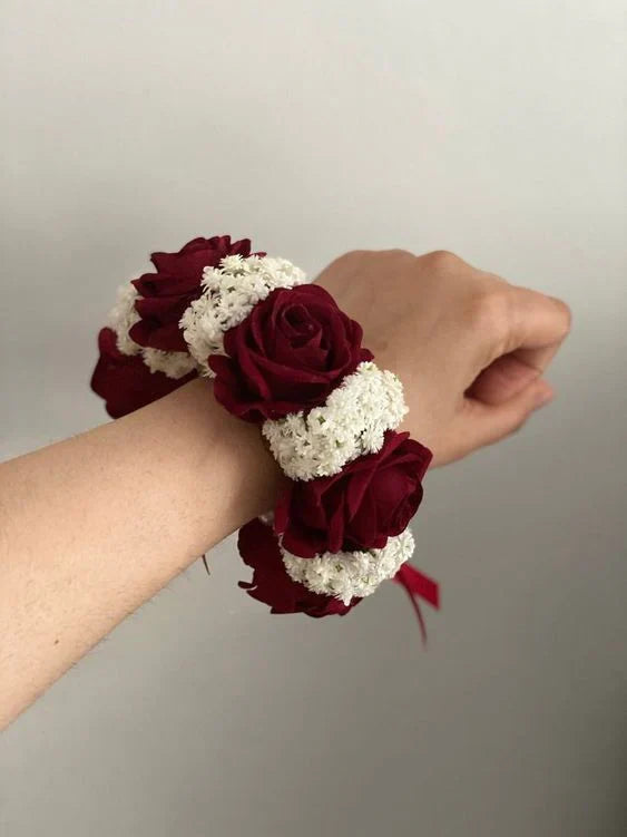 Handcrafted Red Rose and White Guldavari Gajra