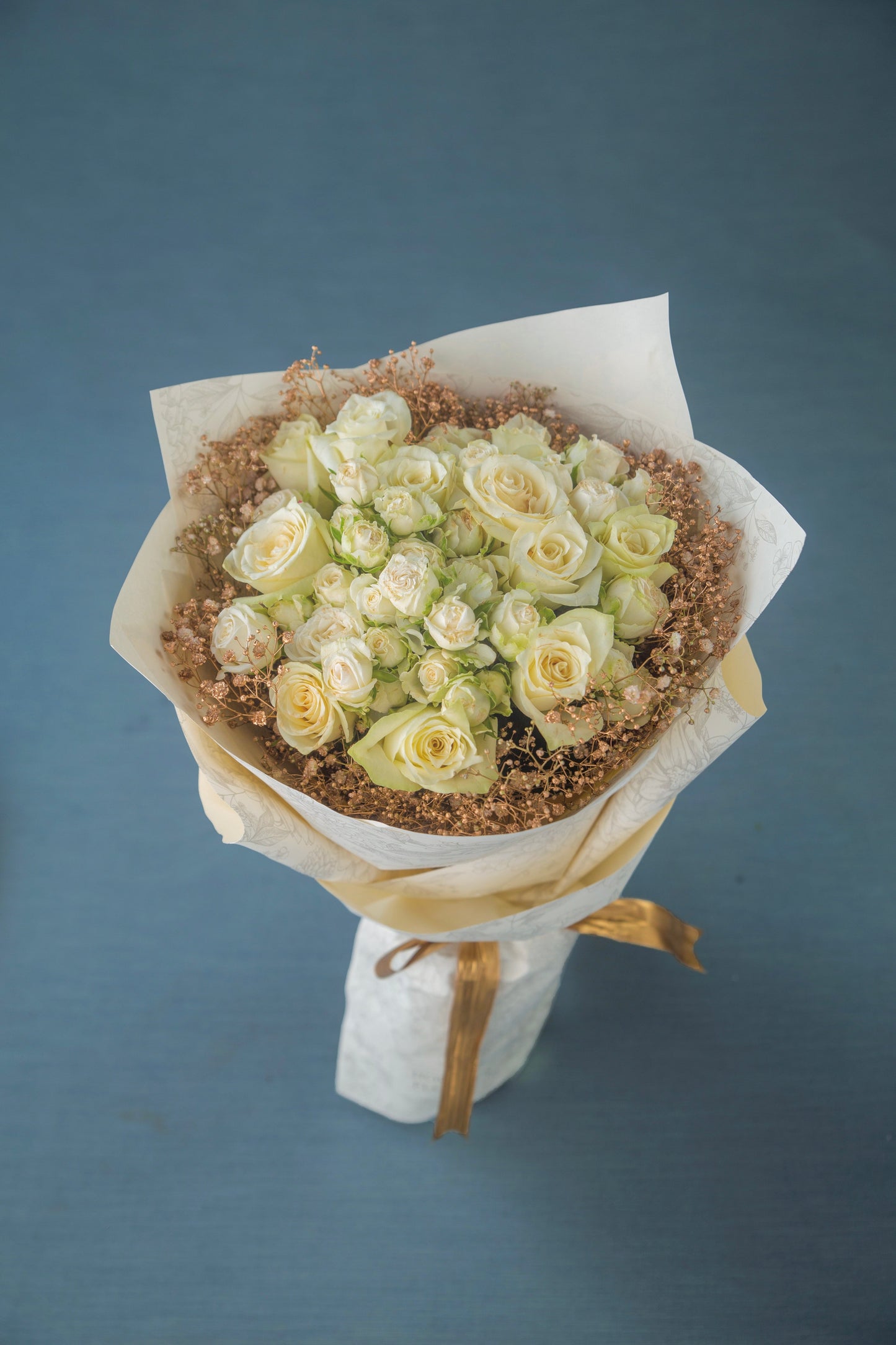 Elegant Creamy White Rose Bouquet with Golden Gypsophila