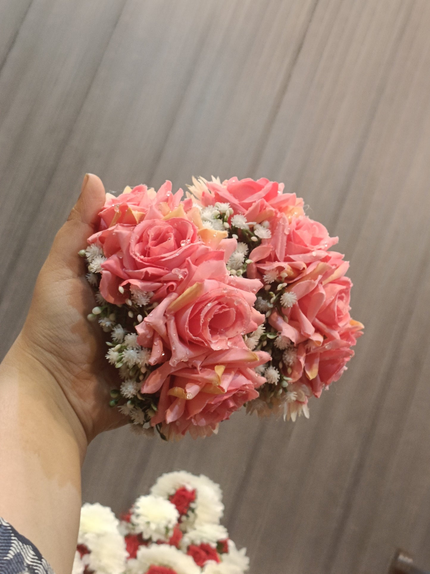 Pink Rose & Gypso Flower Gajara