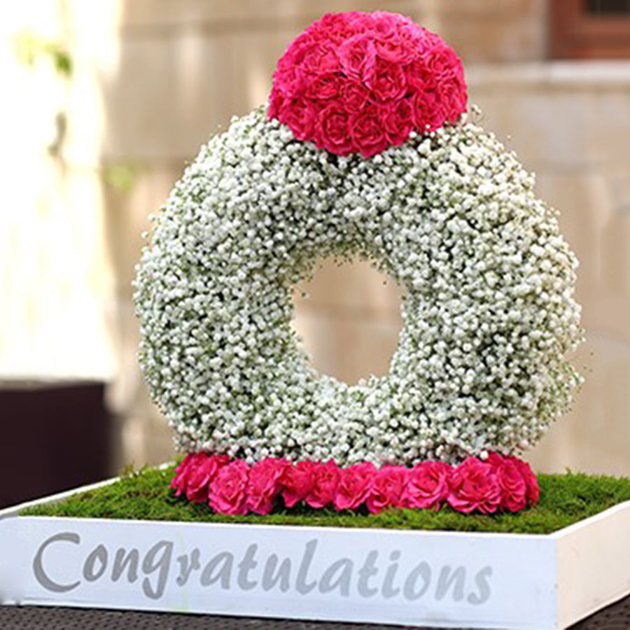 Elegant Ring-Shaped Floral Box with Pink Roses & Baby’s Breath