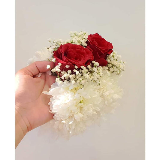 Elegant Red Rose & White Chrysanthemum Floral Gajra