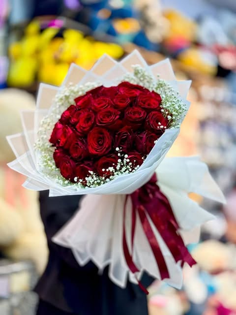 Classic Red Roses Elegance Bouquet