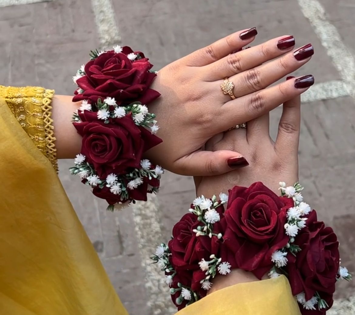 Deep Maroon Rose Floral Gajray with Baby’s Breath
