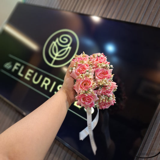 Elegant Pink Rose Floral Gajara with White Accents