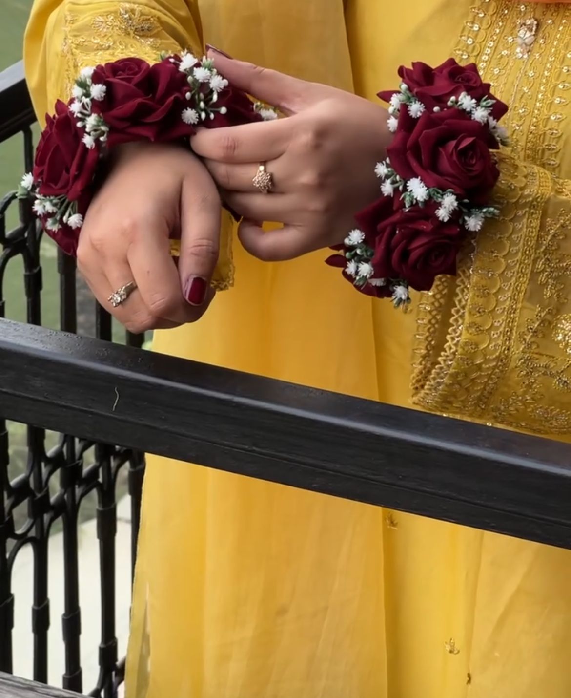 Deep Maroon Rose Floral Gajray with Baby’s Breath