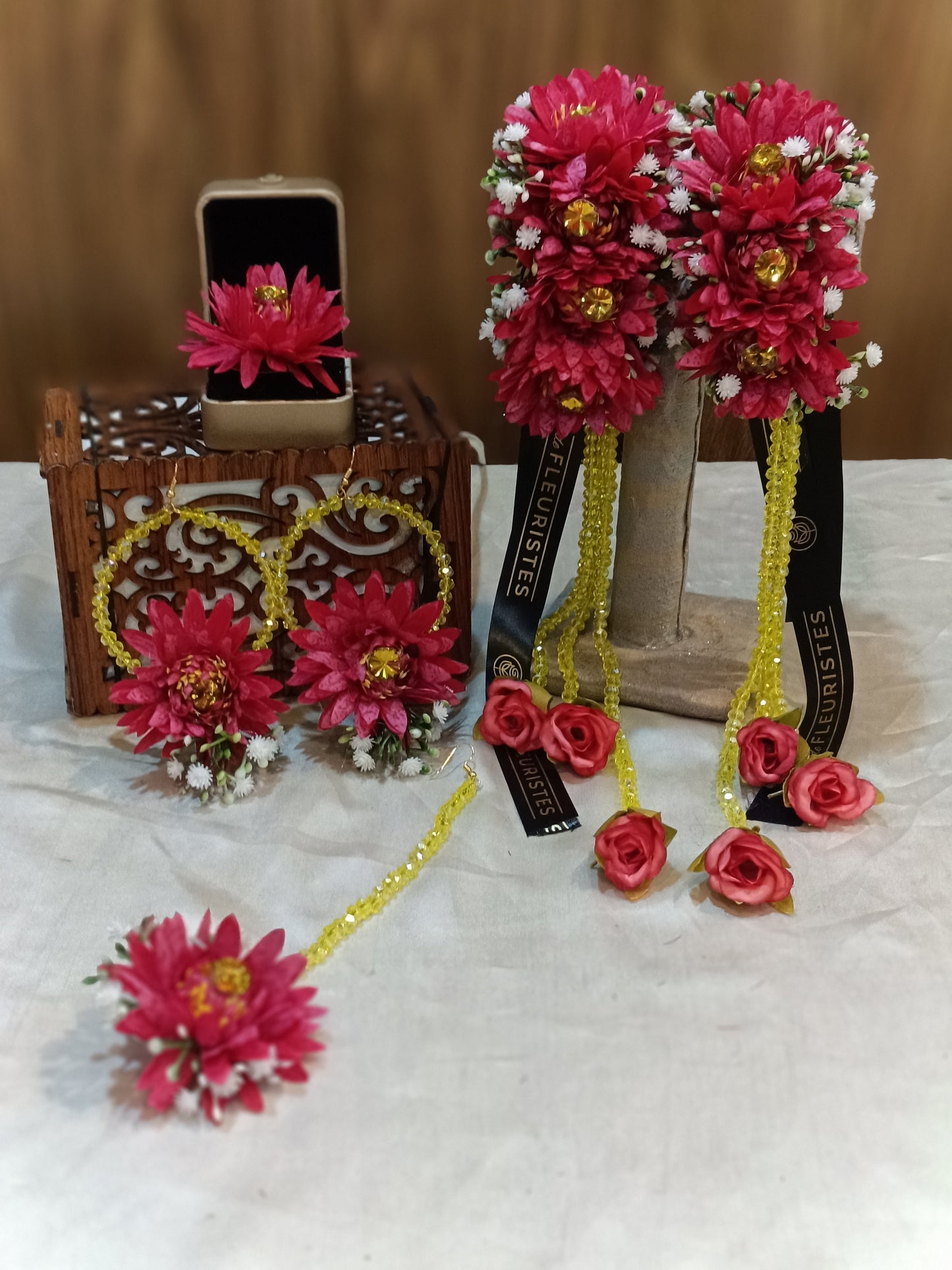 Vibrant Pink Floral Jewellery Set with Yellow Beaded Accents