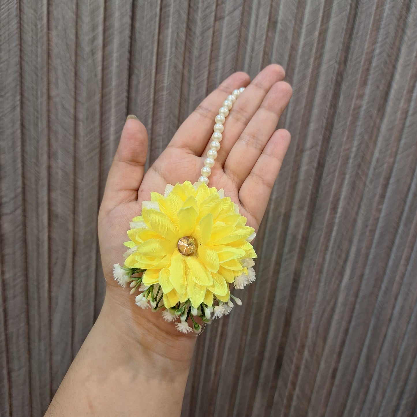 Yellow and White Floral Jewelry Set with Pearl Accents