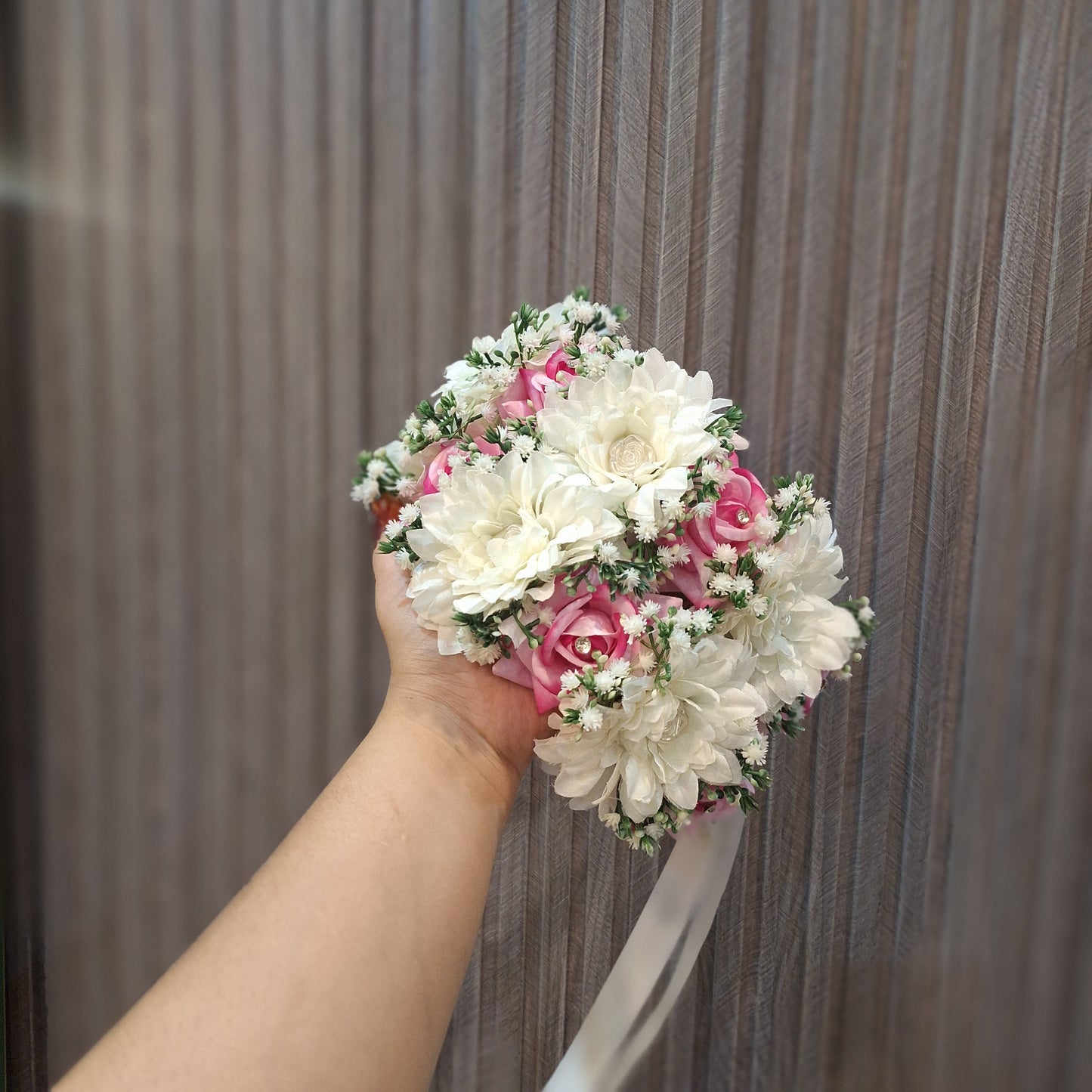 Elegant White Chrysanthemum & Pink Rose Floral Hair Gajara