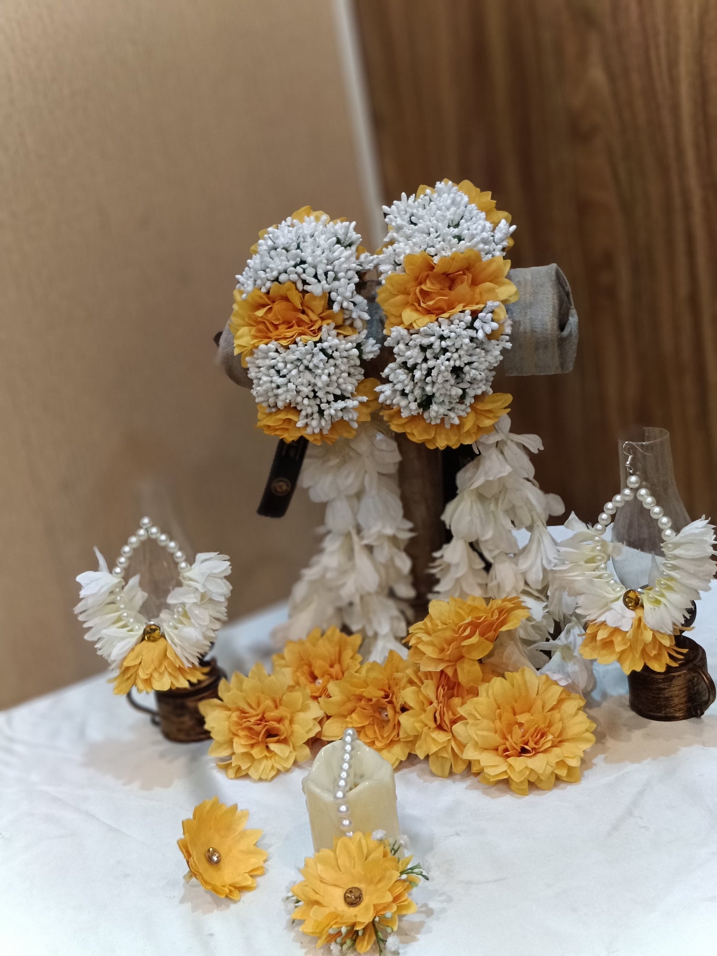 Yellow & White Floral Jewelry Set – Traditional Mayon & Mehndi Flower Jewelry