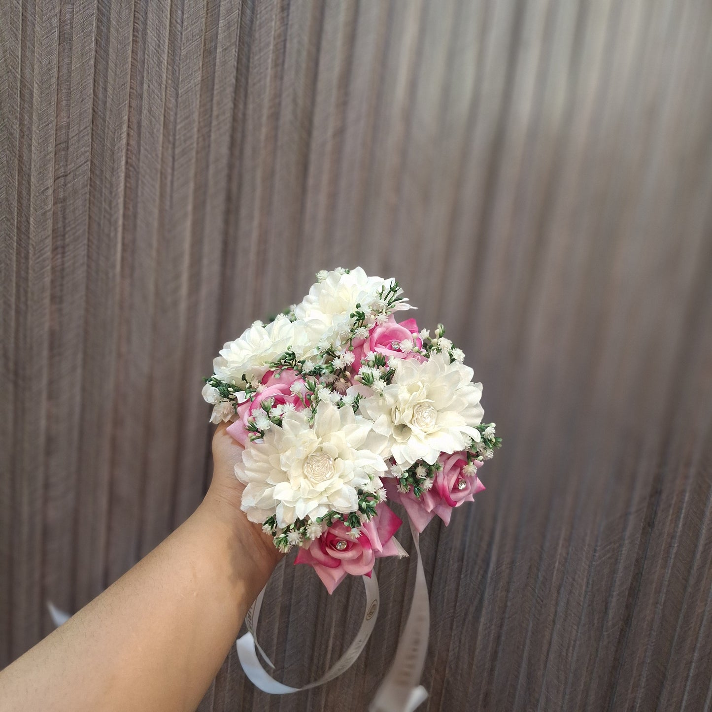 Elegant White Chrysanthemum & Pink Rose Floral Hair Gajara